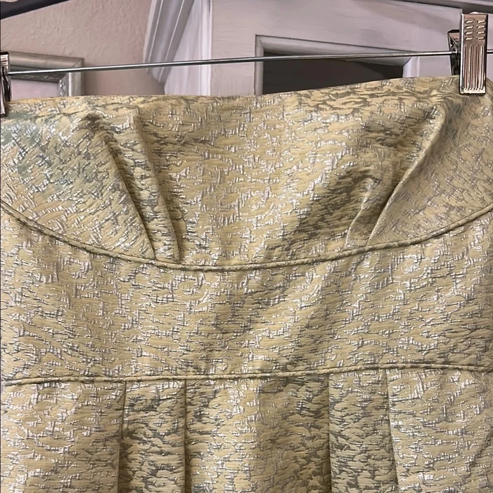 BCBG Maxazria  Strapless pale yellow and silver metallic Dress size 6 never worn